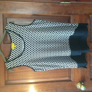 Petite Liz Lange Boxy Black and White Sleeveless Tank Top